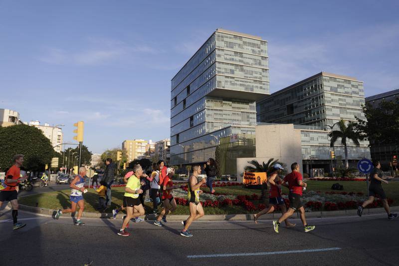 Unos 5.000 corredores participan en la novena edición de esta competición que este año tiene como novedad una prueba de 21 kilómetros