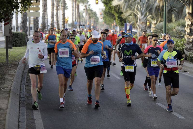 Unos 5.000 corredores participan en la novena edición de esta competición que este año tiene como novedad una prueba de 21 kilómetros