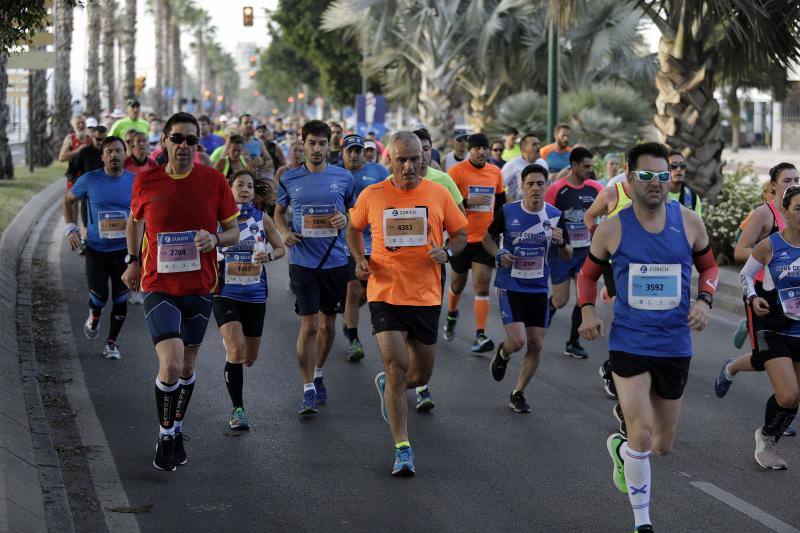 Unos 5.000 corredores participan en la novena edición de esta competición que este año tiene como novedad una prueba de 21 kilómetros