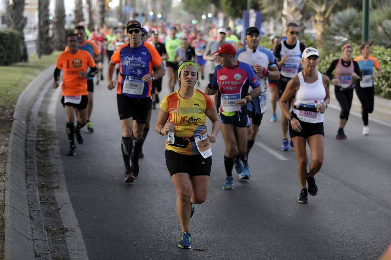 Unos 5.000 corredores participan en la novena edición de esta competición que este año tiene como novedad una prueba de 21 kilómetros