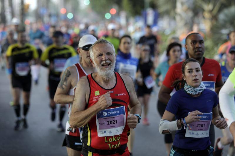 Unos 5.000 corredores participan en la novena edición de esta competición que este año tiene como novedad una prueba de 21 kilómetros