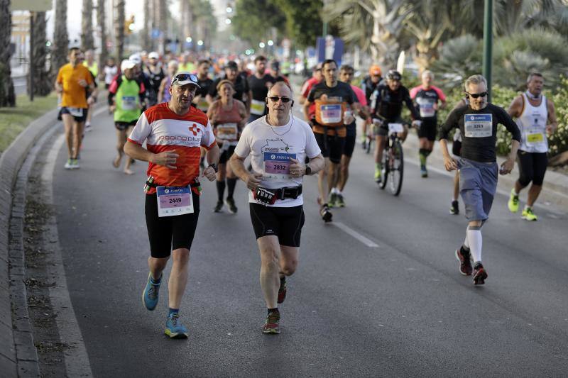 Unos 5.000 corredores participan en la novena edición de esta competición que este año tiene como novedad una prueba de 21 kilómetros