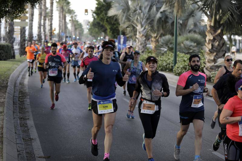 Unos 5.000 corredores participan en la novena edición de esta competición que este año tiene como novedad una prueba de 21 kilómetros