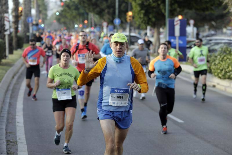 Unos 5.000 corredores participan en la novena edición de esta competición que este año tiene como novedad una prueba de 21 kilómetros