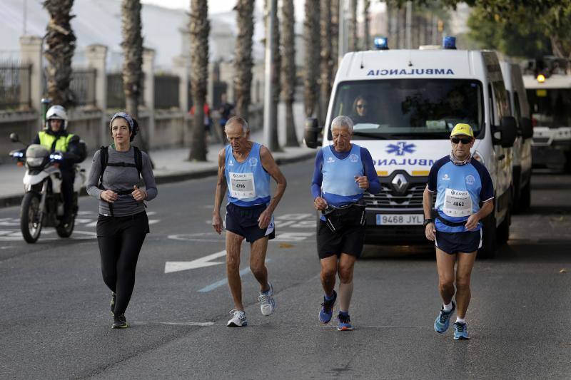 Unos 5.000 corredores participan en la novena edición de esta competición que este año tiene como novedad una prueba de 21 kilómetros