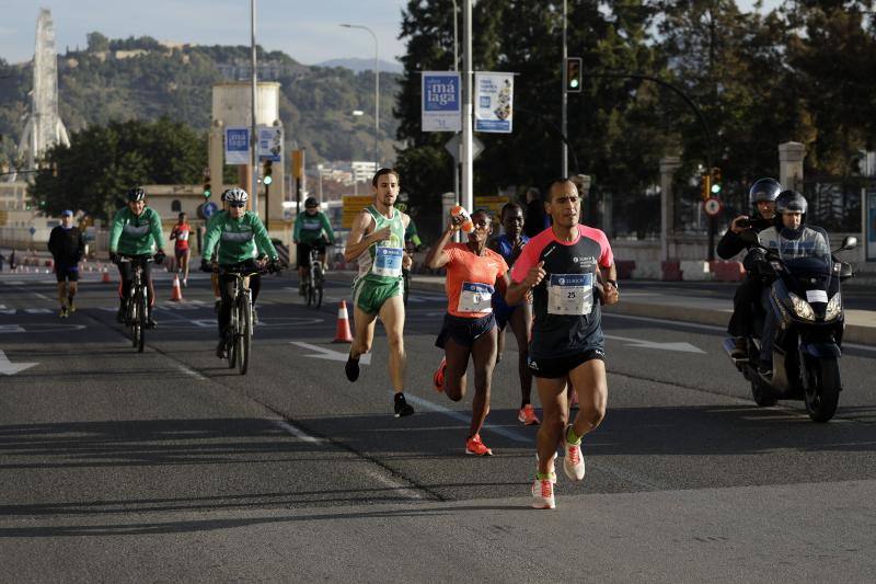 Unos 5.000 corredores participan en la novena edición de esta competición que este año tiene como novedad una prueba de 21 kilómetros