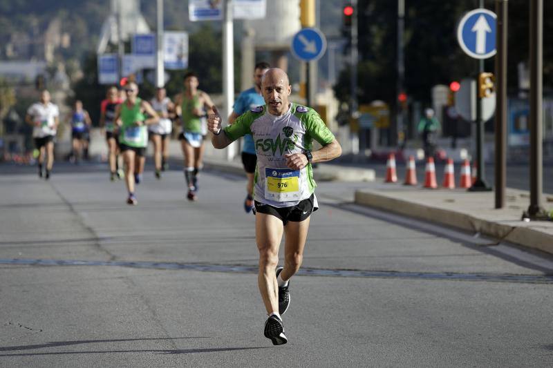 Unos 5.000 corredores participan en la novena edición de esta competición que este año tiene como novedad una prueba de 21 kilómetros