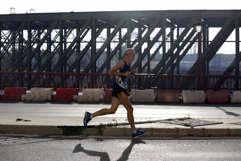 Unos 5.000 corredores participan en la novena edición de esta competición que este año tiene como novedad una prueba de 21 kilómetros