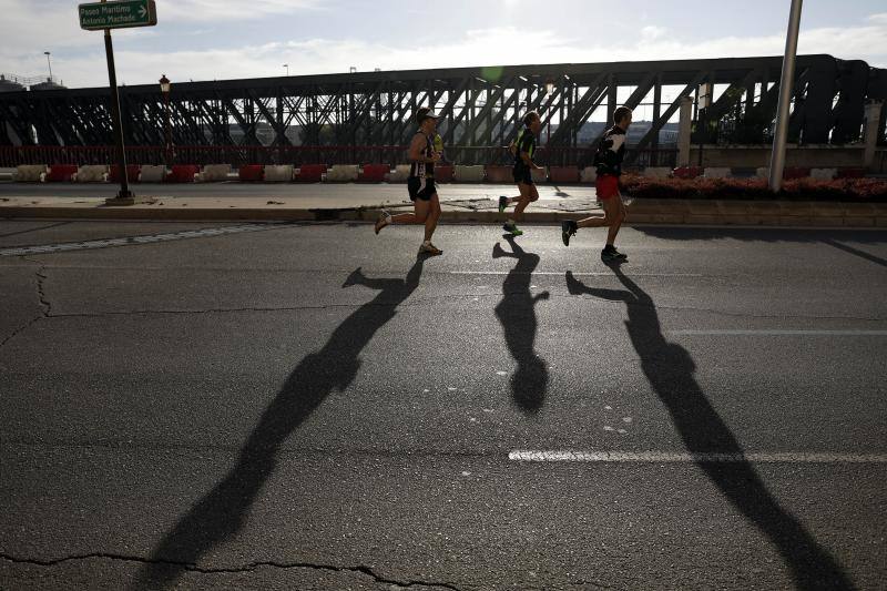 Unos 5.000 corredores participan en la novena edición de esta competición que este año tiene como novedad una prueba de 21 kilómetros