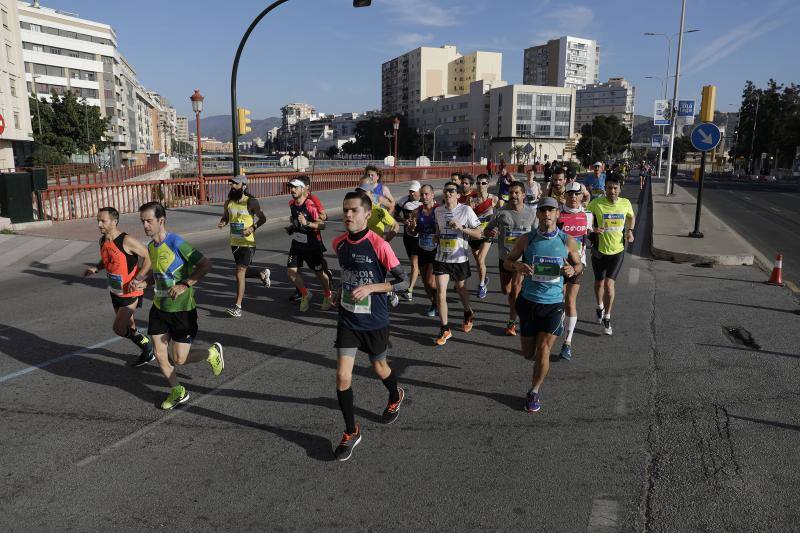 Unos 5.000 corredores participan en la novena edición de esta competición que este año tiene como novedad una prueba de 21 kilómetros