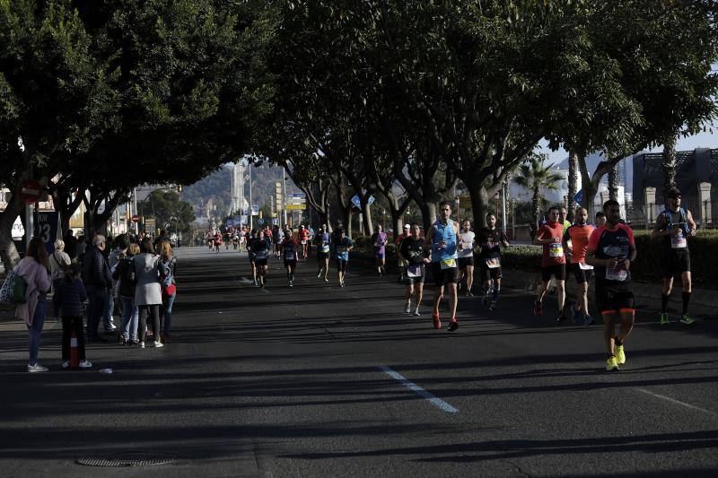 Unos 5.000 corredores participan en la novena edición de esta competición que este año tiene como novedad una prueba de 21 kilómetros