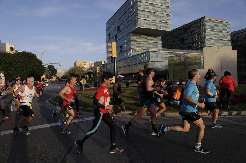 Unos 5.000 corredores participan en la novena edición de esta competición que este año tiene como novedad una prueba de 21 kilómetros