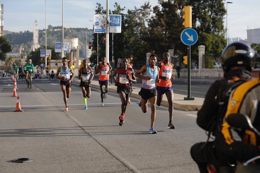 Unos 5.000 corredores participan en la novena edición de esta competición que este año tiene como novedad una prueba de 21 kilómetros