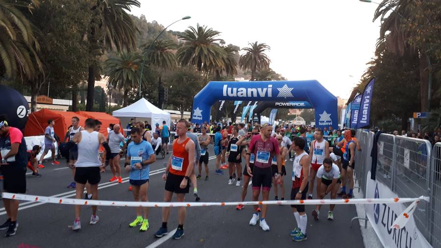 Unos 5.000 corredores participan en la novena edición de esta competición que este año tiene como novedad una prueba de 21 kilómetros
