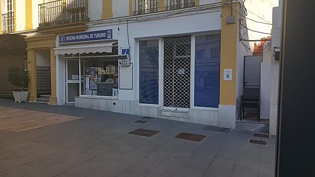 La entrada de la OMIC tiene dos escalones. 