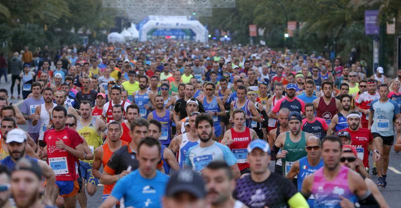 Unos 5.000 corredores participan en la novena edición de esta competición que este año tiene como novedad una prueba de 21 kilómetros