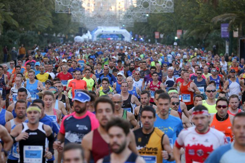 Unos 5.000 corredores participan en la novena edición de esta competición que este año tiene como novedad una prueba de 21 kilómetros