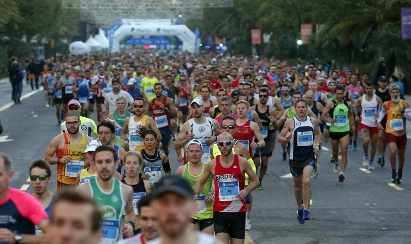 Unos 5.000 corredores participan en la novena edición de esta competición que este año tiene como novedad una prueba de 21 kilómetros