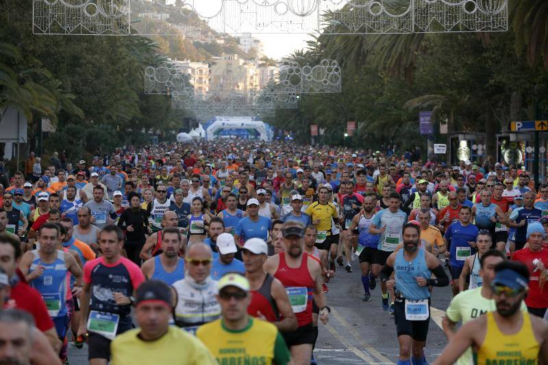 Unos 5.000 corredores participan en la novena edición de esta competición que este año tiene como novedad una prueba de 21 kilómetros