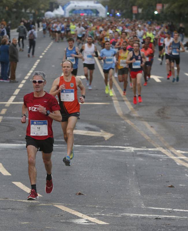 Unos 5.000 corredores participan en la novena edición de esta competición que este año tiene como novedad una prueba de 21 kilómetros