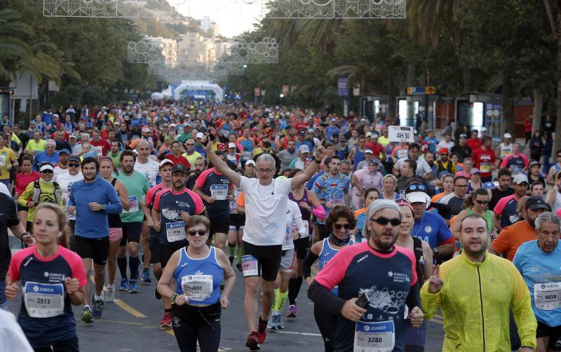 Unos 5.000 corredores participan en la novena edición de esta competición que este año tiene como novedad una prueba de 21 kilómetros