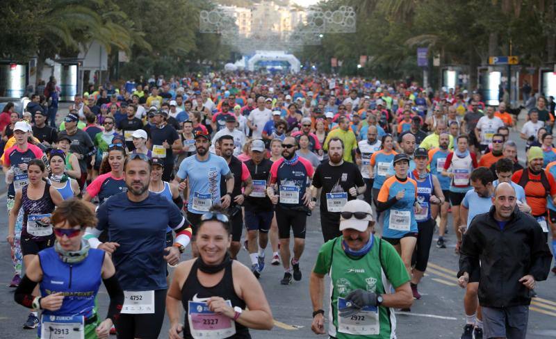 Unos 5.000 corredores participan en la novena edición de esta competición que este año tiene como novedad una prueba de 21 kilómetros