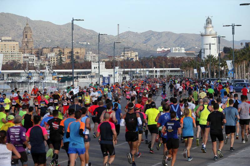 Unos 5.000 corredores participan en la novena edición de esta competición que este año tiene como novedad una prueba de 21 kilómetros