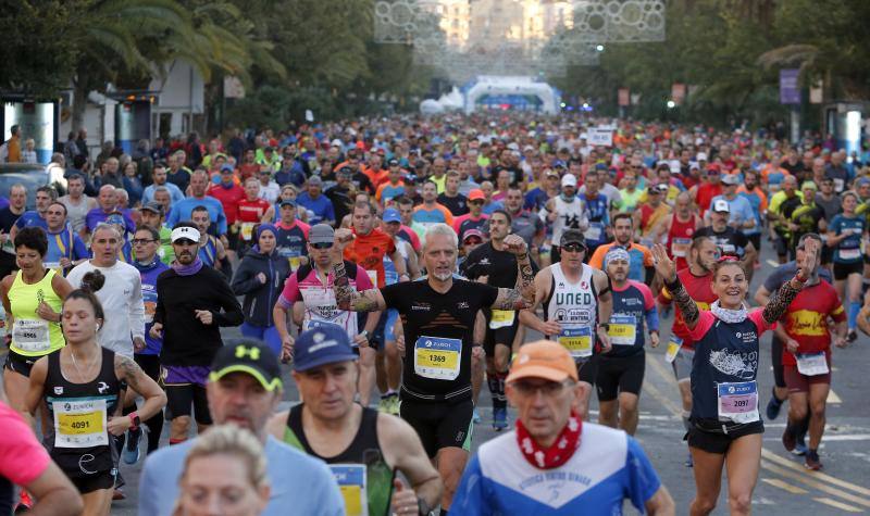 Unos 5.000 corredores participan en la novena edición de esta competición que este año tiene como novedad una prueba de 21 kilómetros