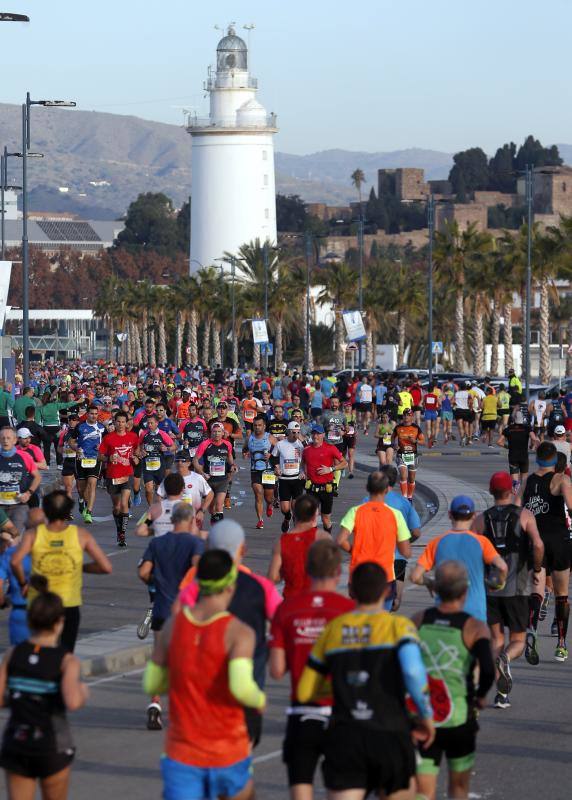 Unos 5.000 corredores participan en la novena edición de esta competición que este año tiene como novedad una prueba de 21 kilómetros