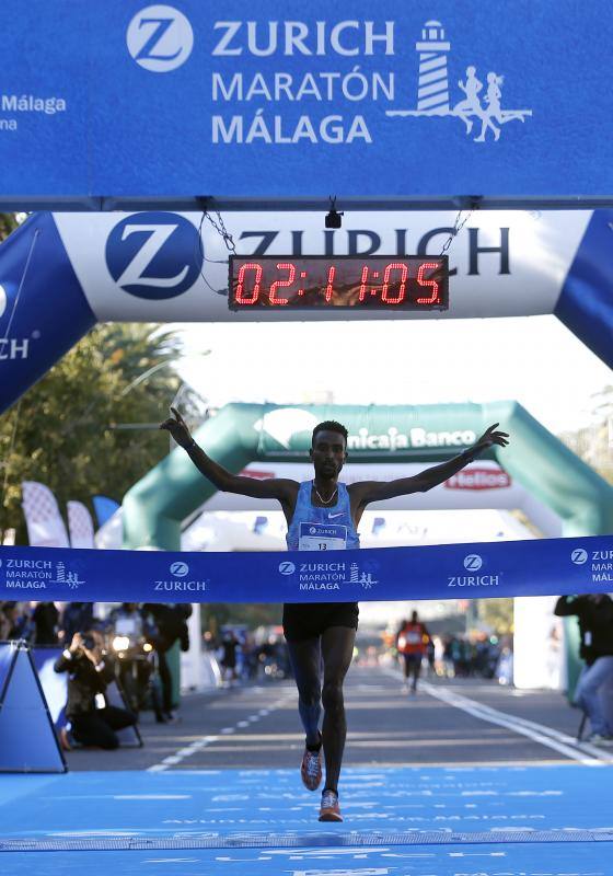 Unos 5.000 corredores participan en la novena edición de esta competición que este año tiene como novedad una prueba de 21 kilómetros