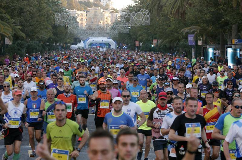 Unos 5.000 corredores participan en la novena edición de esta competición que este año tiene como novedad una prueba de 21 kilómetros
