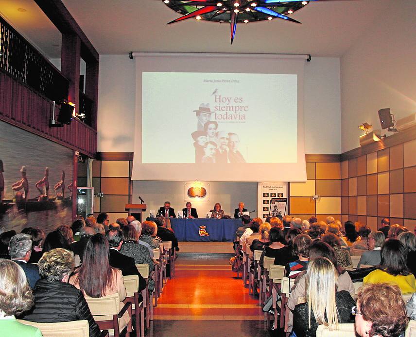 María Jesús Pérez presenta su libro ‘Hoy es siempre todavía’ en el Club Mediterráneo. En la foto, el acto reunió a numeroso público.