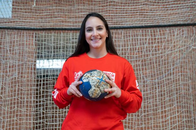Marina Martín es jugadora del Rincón Fertilidad y pertenece al equipo de la UMA de balonmano. 