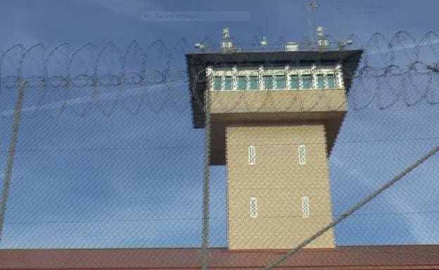 La Policía desarticula en cuatro cárceles españolas una red dedicada a la financiación de la yihad. 