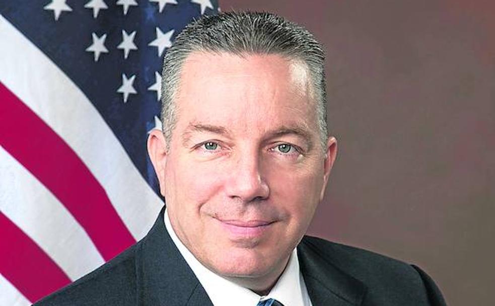 Alex Villanueva tomó posesión este lunes como sheriff. 