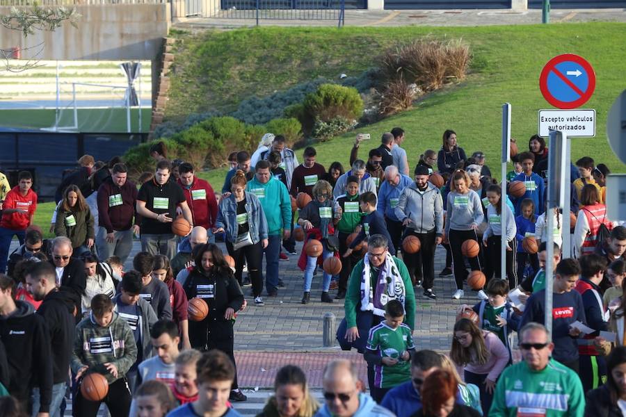 Las cuentas oficiales se quedaban en 6.558 personas botando el balón a la vez durante cinco minutos junto al Palacio de los Deportes José María Martín Carpena.