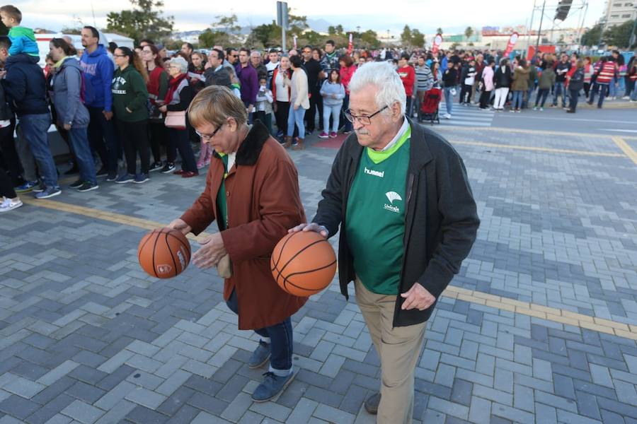 Las cuentas oficiales se quedaban en 6.558 personas botando el balón a la vez durante cinco minutos junto al Palacio de los Deportes José María Martín Carpena.