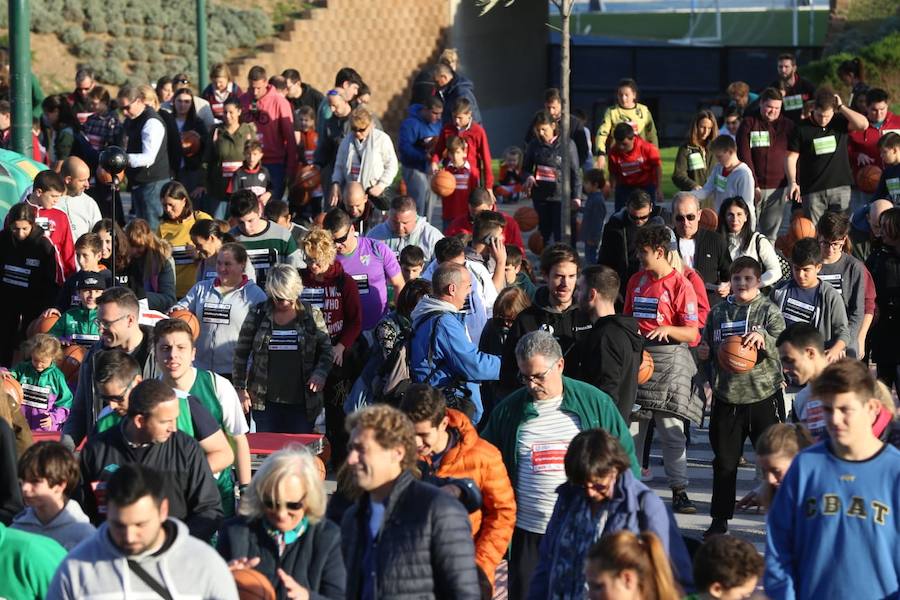 Las cuentas oficiales se quedaban en 6.558 personas botando el balón a la vez durante cinco minutos junto al Palacio de los Deportes José María Martín Carpena.
