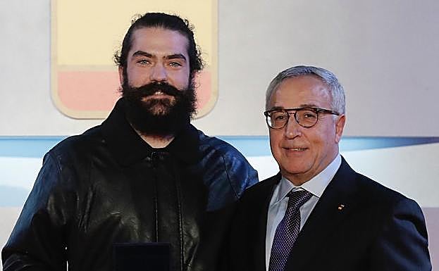 Regino, premiado por el COE. 