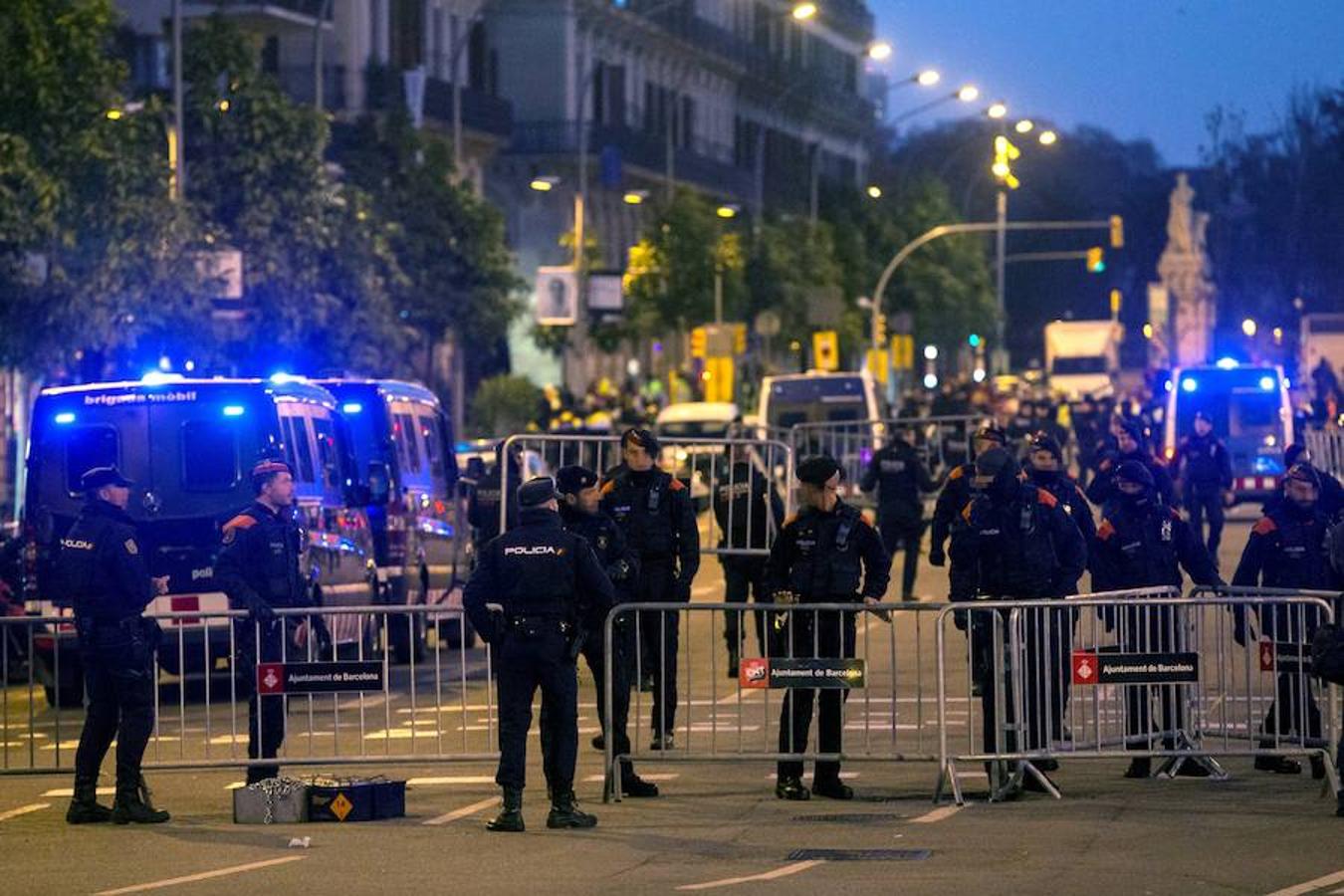 El presidente del Gobierno, Pedro Sánchez, preside este viernes el Consejo de Ministros en la Llotja de Mar de Barcelona. La ciudad condal vive una jornada de concentraciones y protestas de la mano de los CDR.