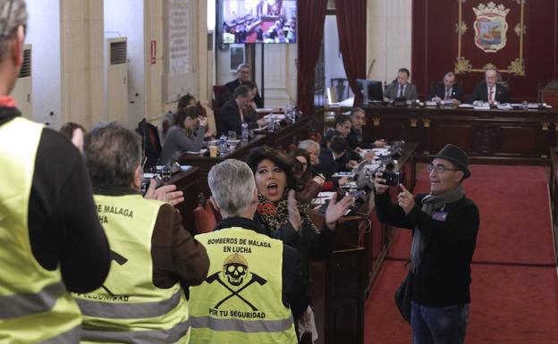 Maite Aguilar volvió a montar el show y le cantó cumpleaños feliz al alcalde un día antes de la efeméride. 