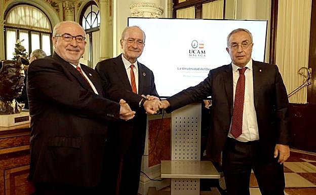 José Luis Mendoza, Francisco de la Torre y Alejandro Blanco, tras la firma del protocolo