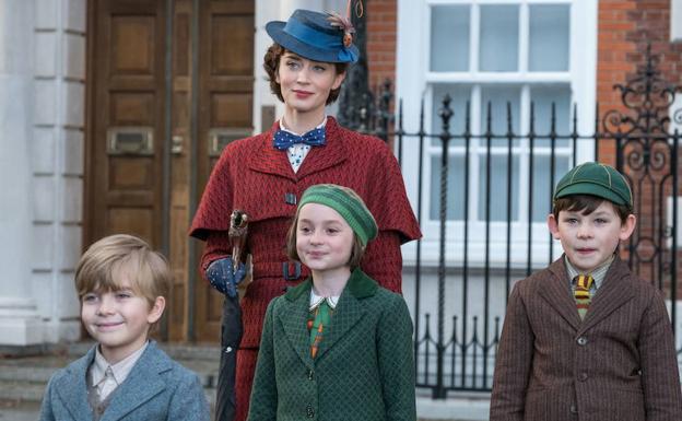 El regreso de Mary Poppins'. Emily Blunt se hace con el personaje de la niñera mágica que vuelve a casa de los Banks cuando la siguiente generación también pasa por problemas.