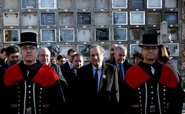 El presidente de la Generalitat, Quim Torra, a su llegada al cementerio de Montjuic
