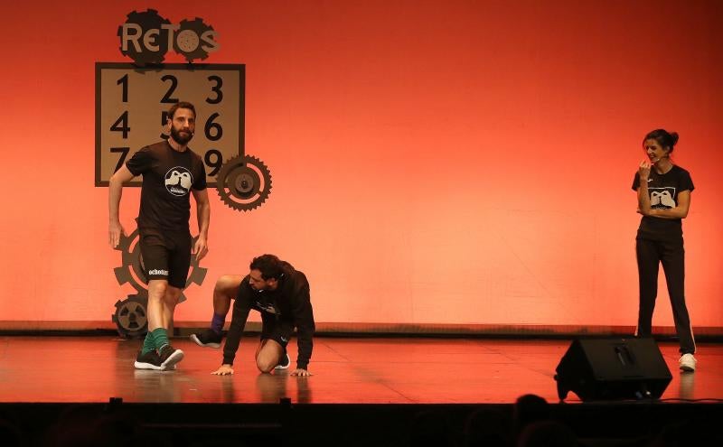 Las imágenes de 'Todos los caminos', obra que acoge el Teatro Cervantes hasta este sábado