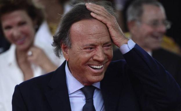 Julio Iglesias.