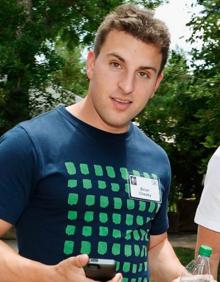 Imagen secundaria 2 - Mark Zuckerberg en su habitación de la Universidad de Harvard arriba), Caterina Fake (abajo a la izquierda) y Brian Chesky.