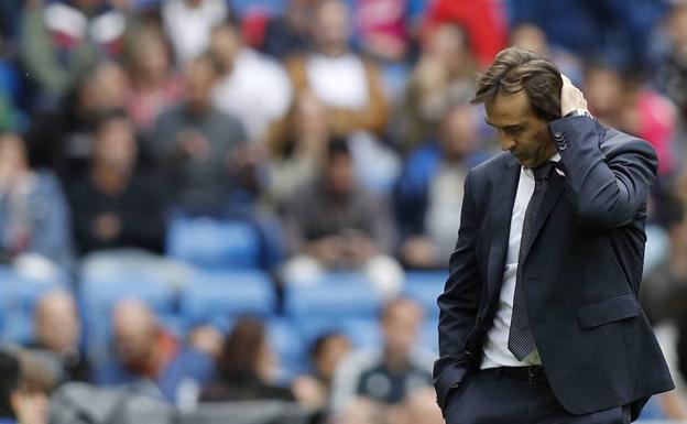 Lopetegui, cabizbajo el día en que el Levante asaltó el Santiago Bernabéu. 