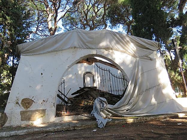 Estado actual de la réplica de la parroquia de Baler, ubicada en el parque Vigil de Quiñones de Marbella. 