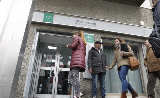 Andalucía cierra 2018 con 36.597 desempleados menos tras liderar la bajada del paro en diciembre